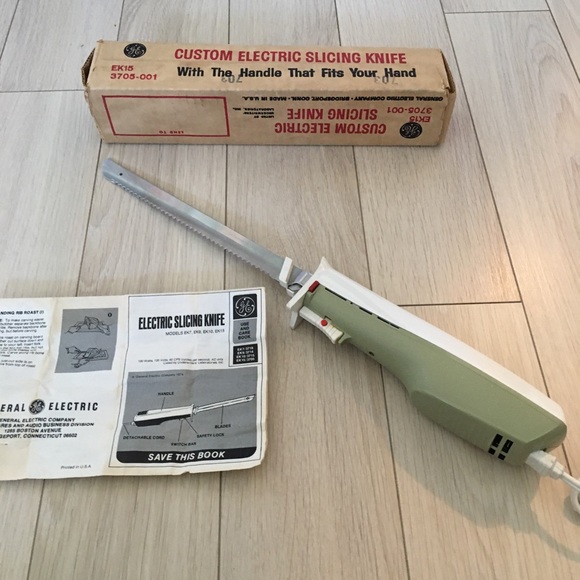 SOLD. Vintage MCM Electric Carving Knife by General Electric. Made in USA. - Picture 4 of 6